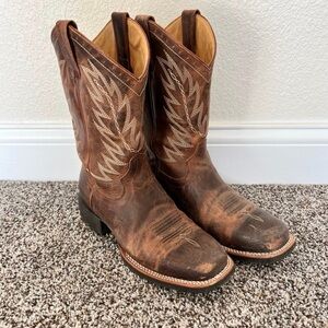 Shyanne
Shyanne Boots - 9.5